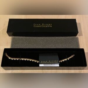 NIB Vintage Joan Rivers Goldtone Pearl & Rhinestone Bracelet approx 8”